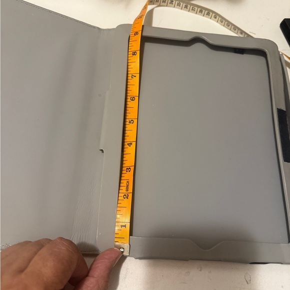 Marc By Marc Jacobs Taupe Leather iPad cover for iPad 6th Generation 9.7” - Picture 13 of 14